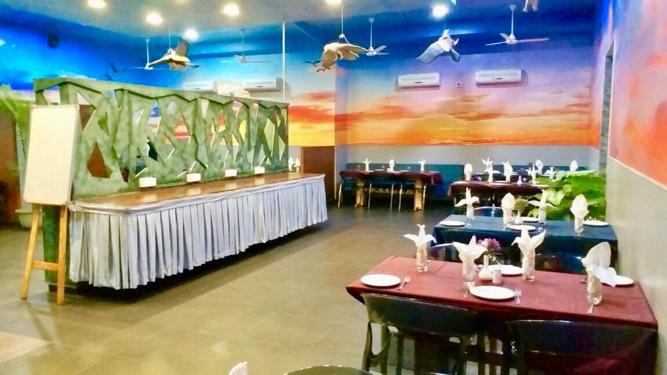 Falcon restaurant - Hummingbird Resort