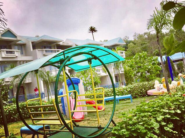 Kids swings - Hummingbird Resort