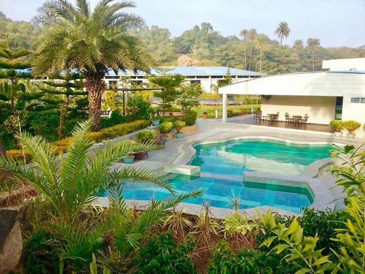Beautiful pool view - Hummingbird Resort