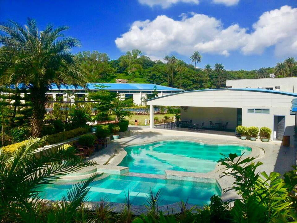 Ravish pool view - Hummingbird Resort