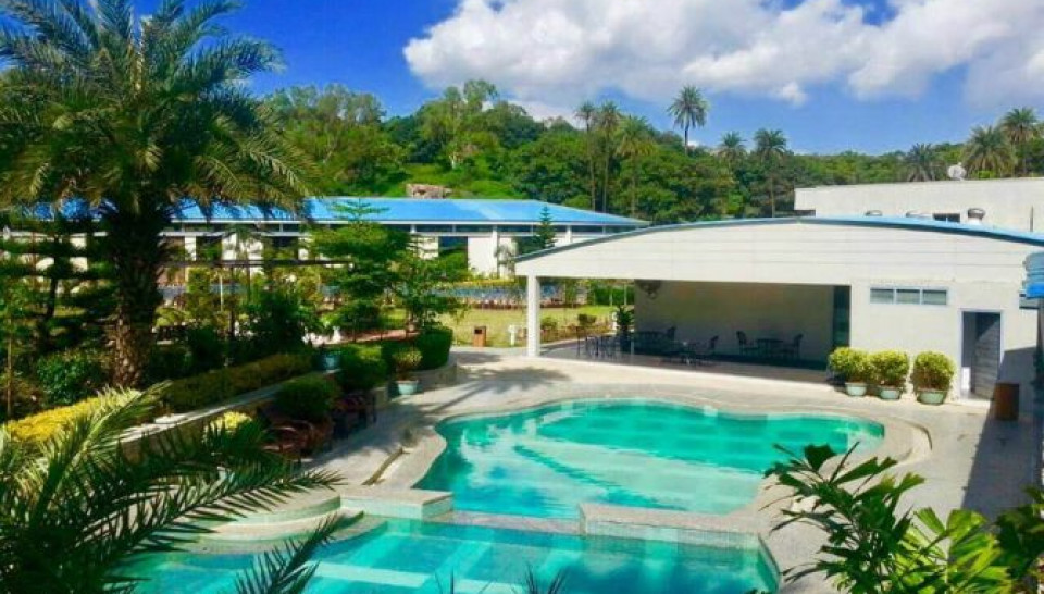 Outdoor pool - Hummingbird Resort 