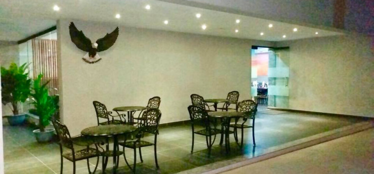 Falcon Restaurant - Hummingbird Resort 